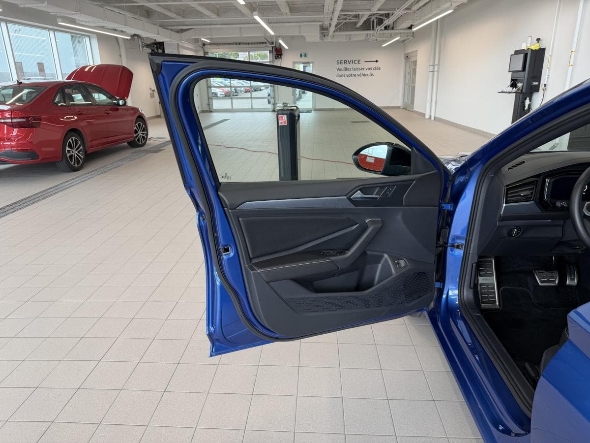 Volkswagen Jetta 2024 — photo 12