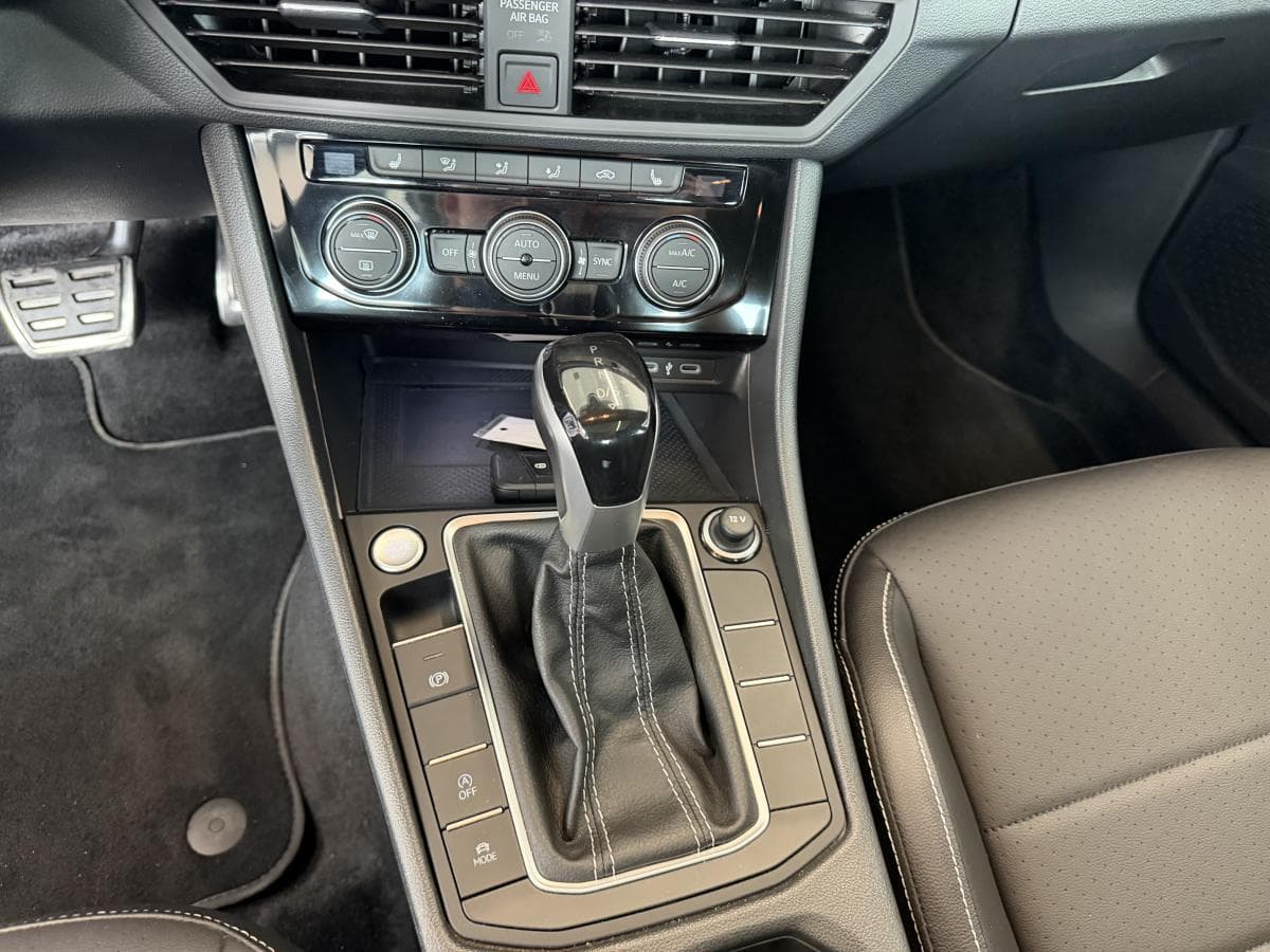 Volkswagen Jetta 2024 — photo 17