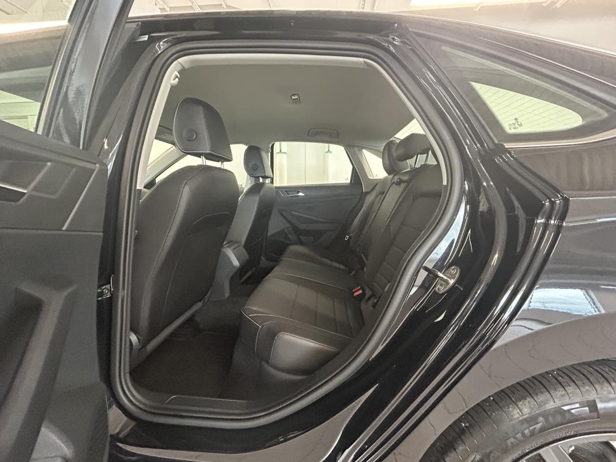 Volkswagen Jetta 2023 — photo 10