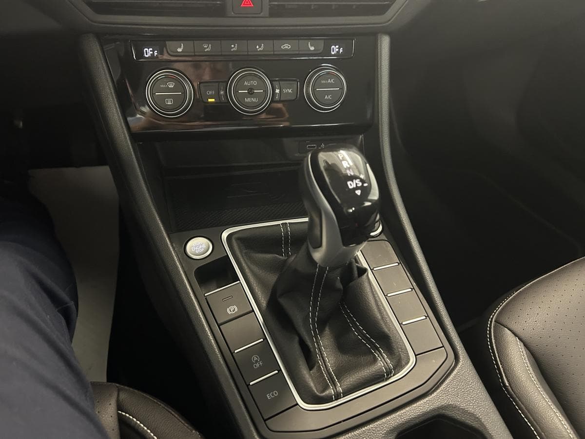 Volkswagen Jetta 2023 — photo 17