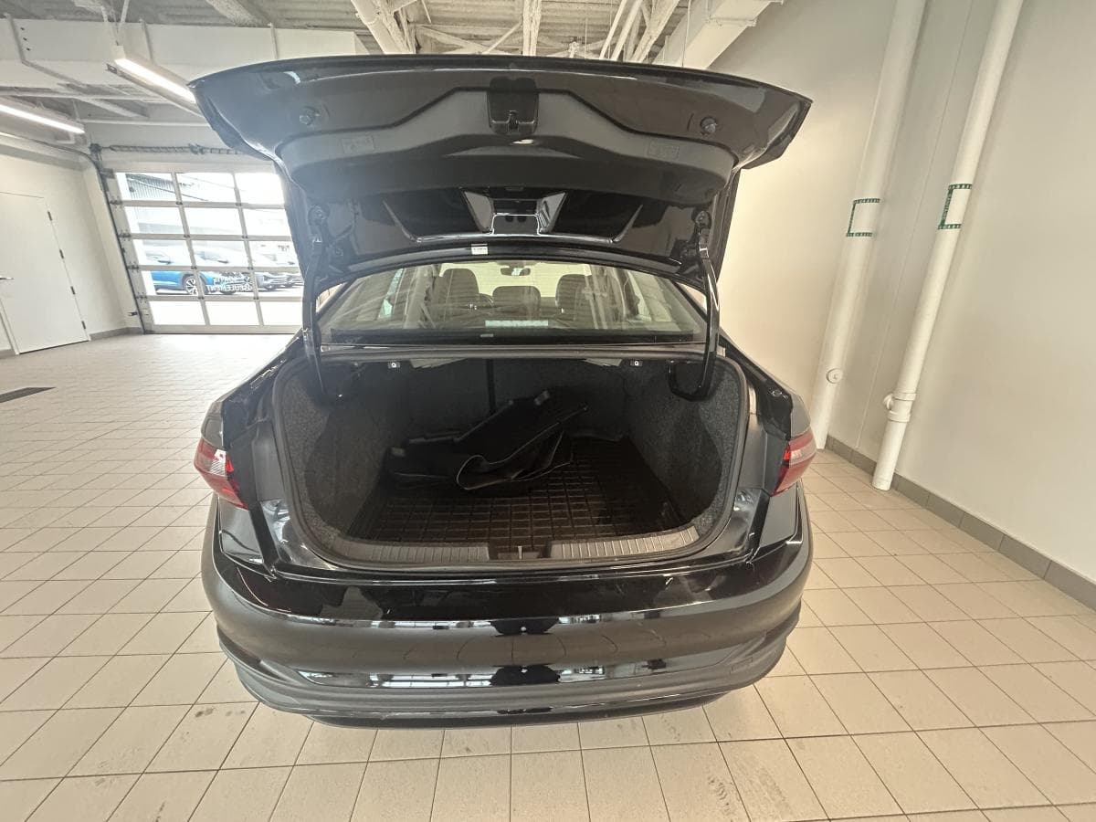 Volkswagen Jetta 2023 — photo 8
