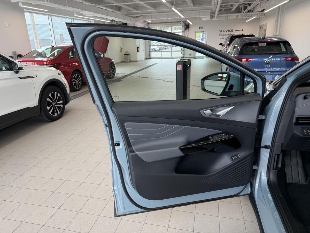 Volkswagen ID.4 2023 — photo 11