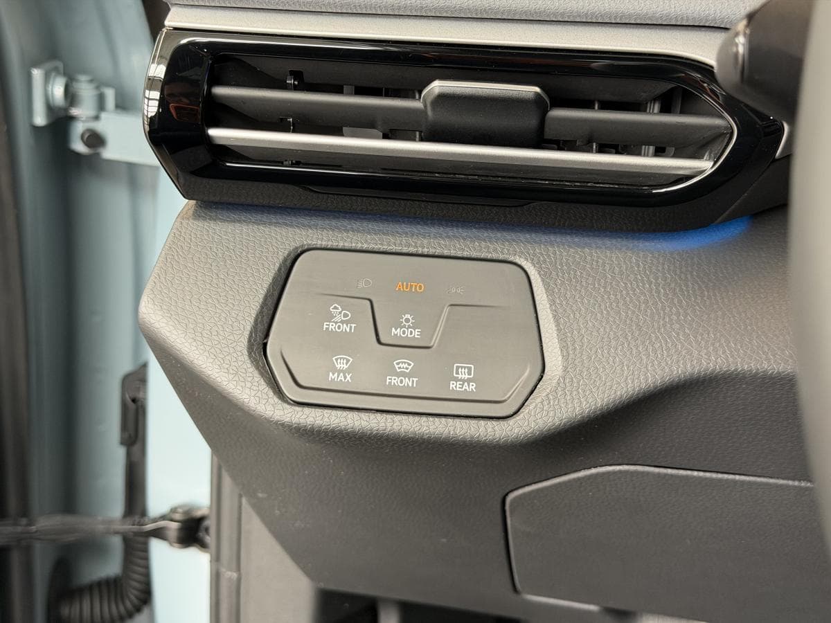 Volkswagen ID.4 2023 — photo 16