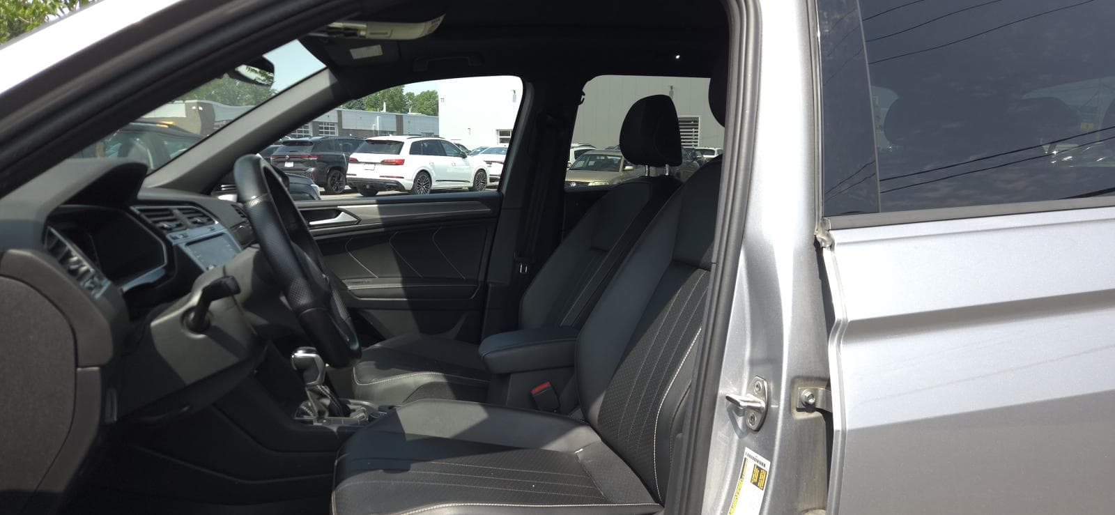 Volkswagen Tiguan 2023 — photo 7