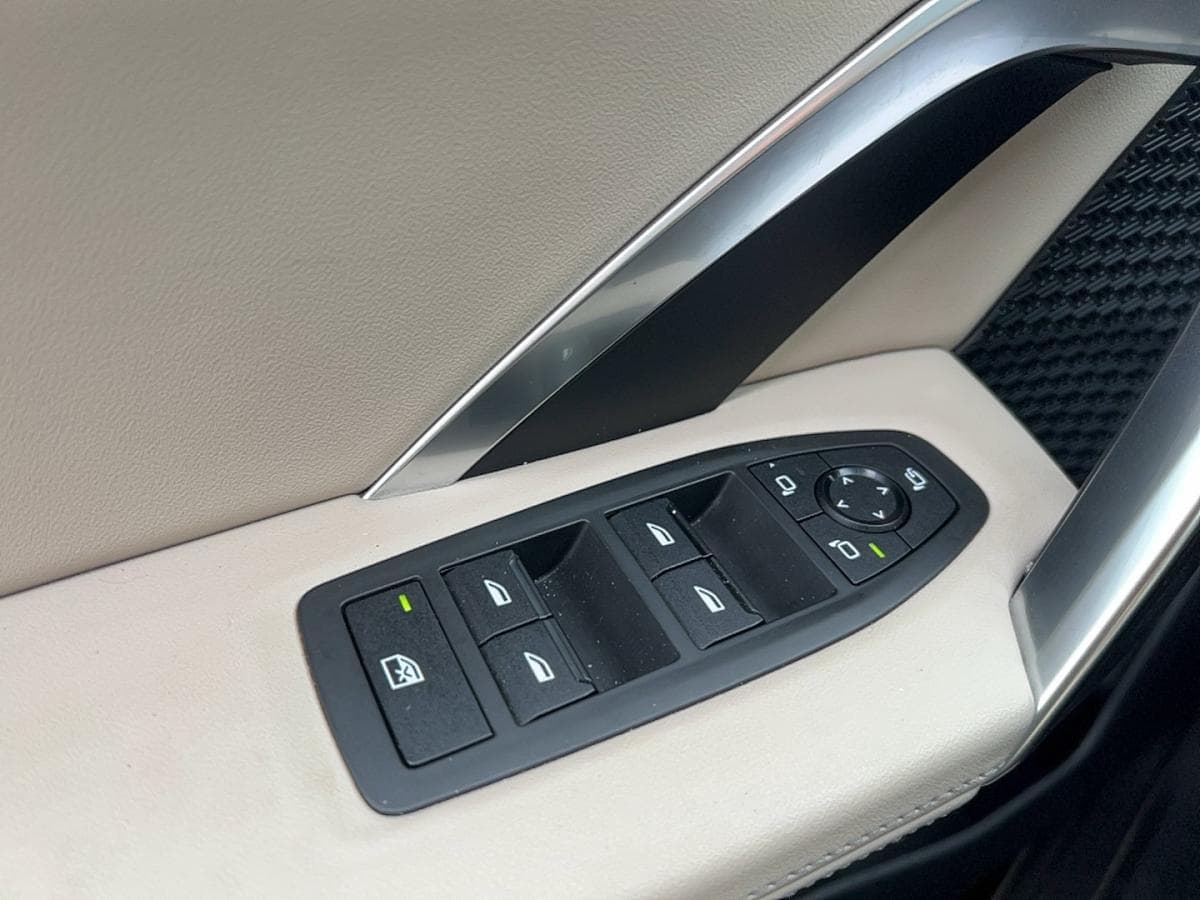 BMW X1 xDrive28i *CUIR *TOIT *CAMERA *CARPLAY *VOLANT/SI&Egrave;GES CHAUFFANTS *SI&Egrave;GES M&Eacute;MOIRE 2025 — photo 20