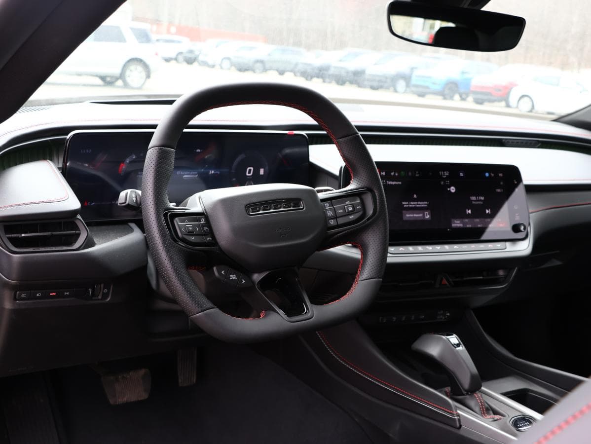 Dodge Charger 2026 — photo 11