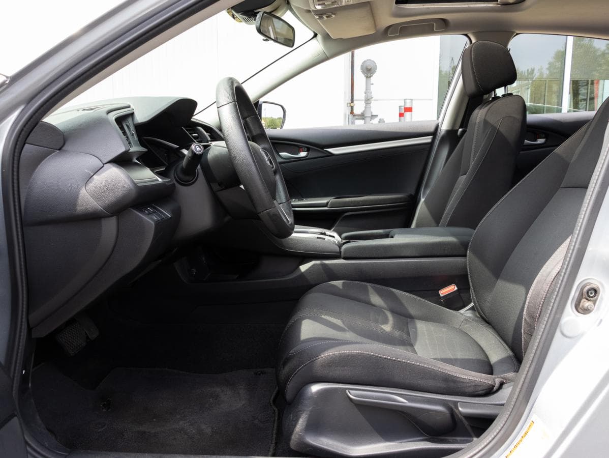 Honda Civic 2018 — photo 11