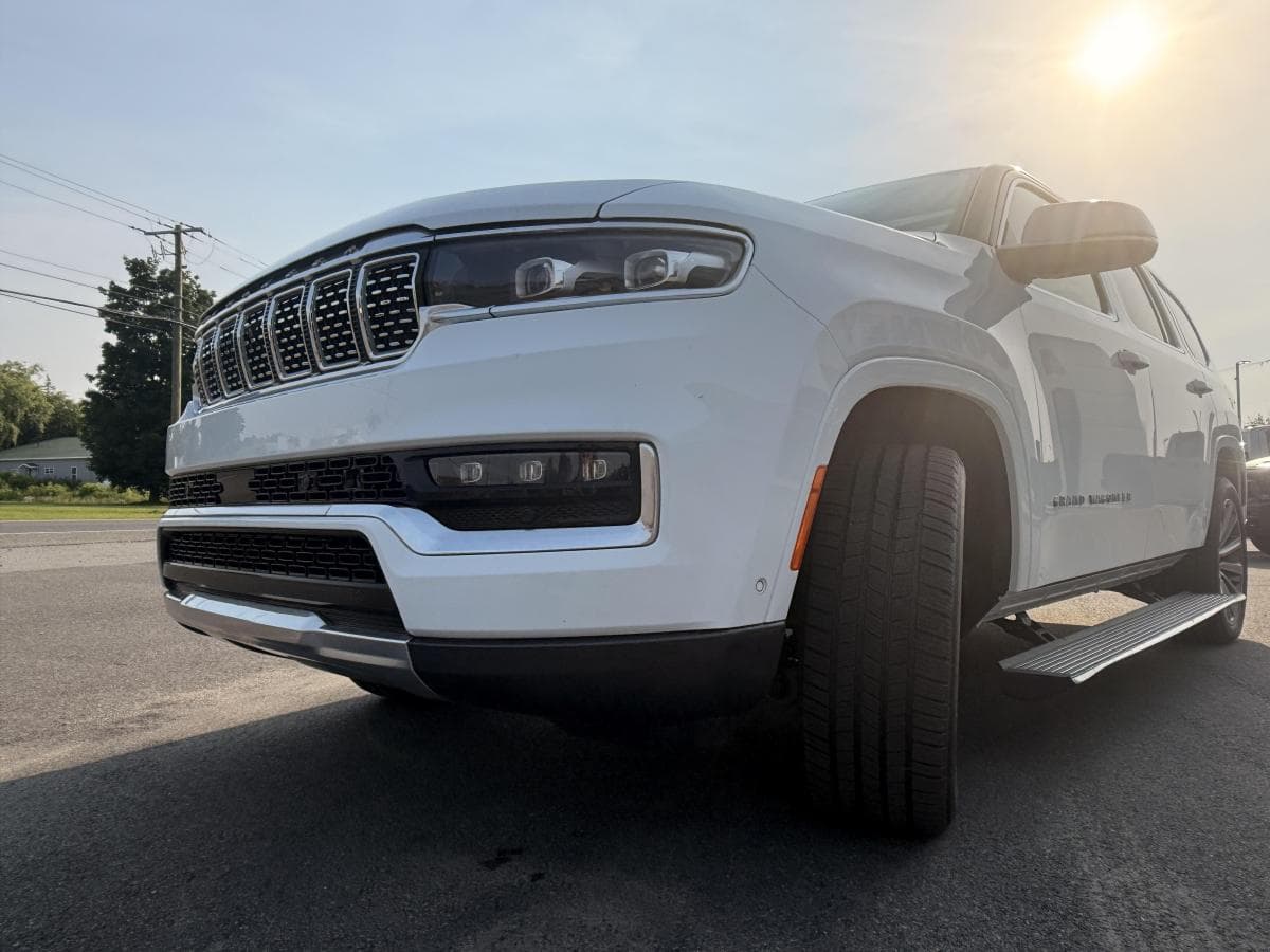 Jeep Grand Wagoneer 2022 — photo 12