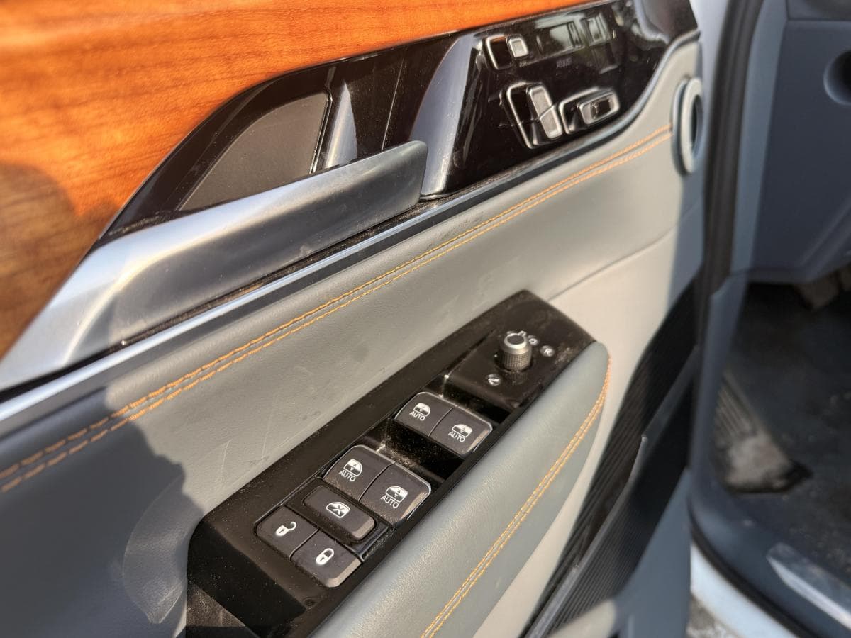 Jeep Grand Wagoneer 2022 — photo 16