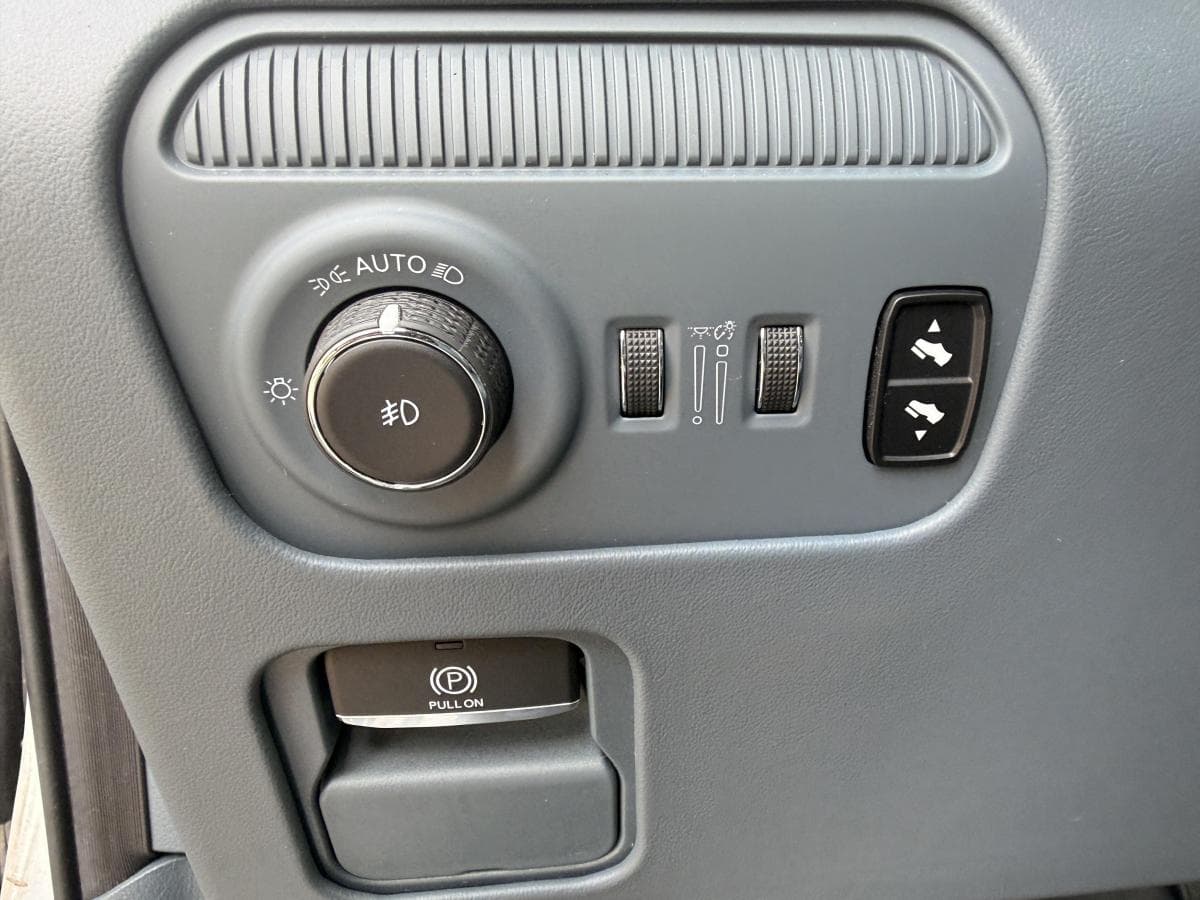 Jeep Grand Wagoneer 2022 — photo 17