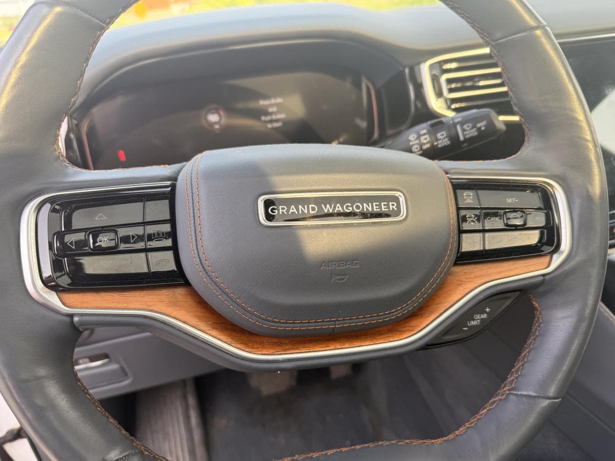 Jeep Grand Wagoneer 2022 — photo 18
