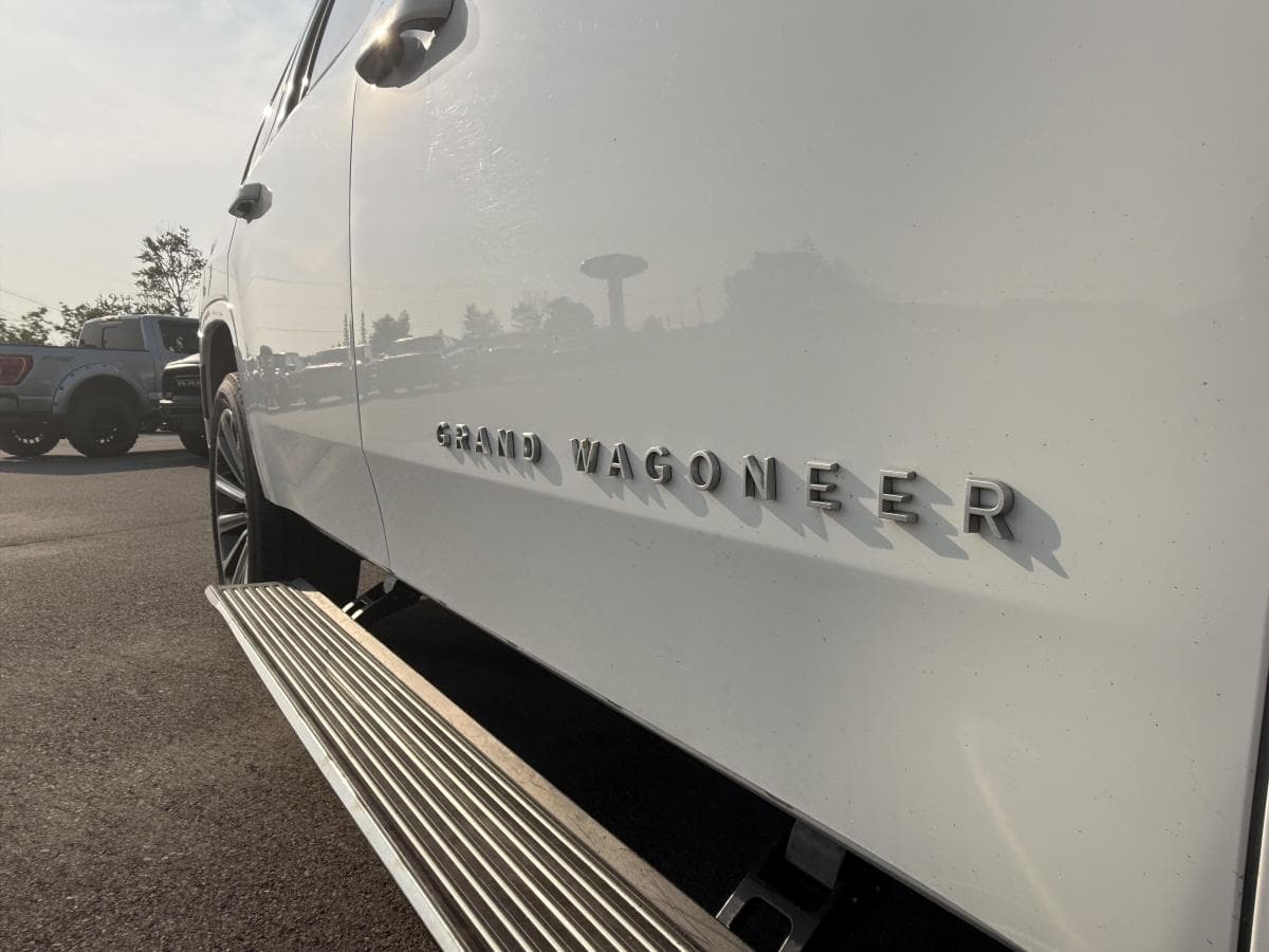 Jeep Grand Wagoneer 2022 — photo 10
