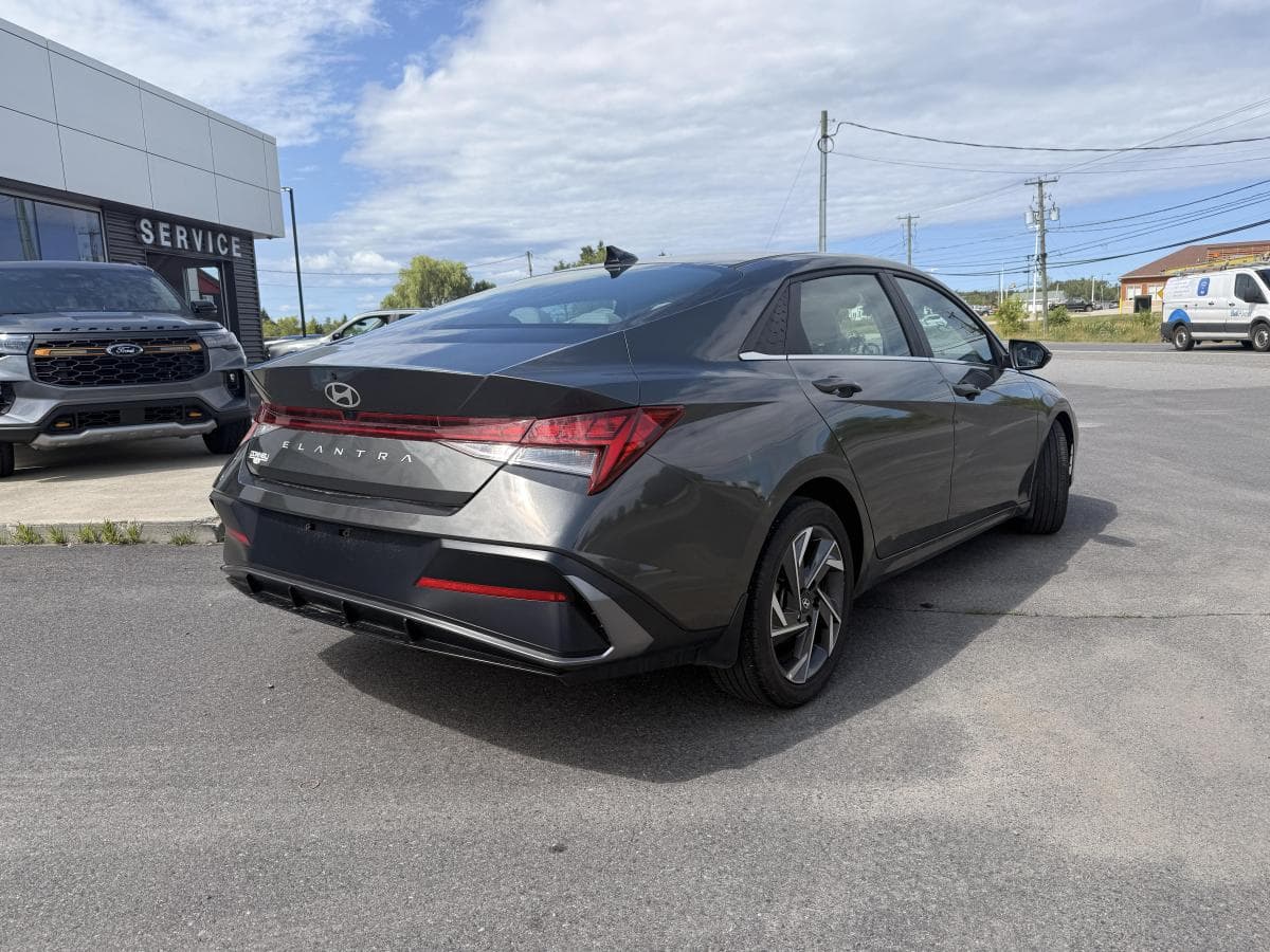 Hyundai Elantra 2024 — photo 7