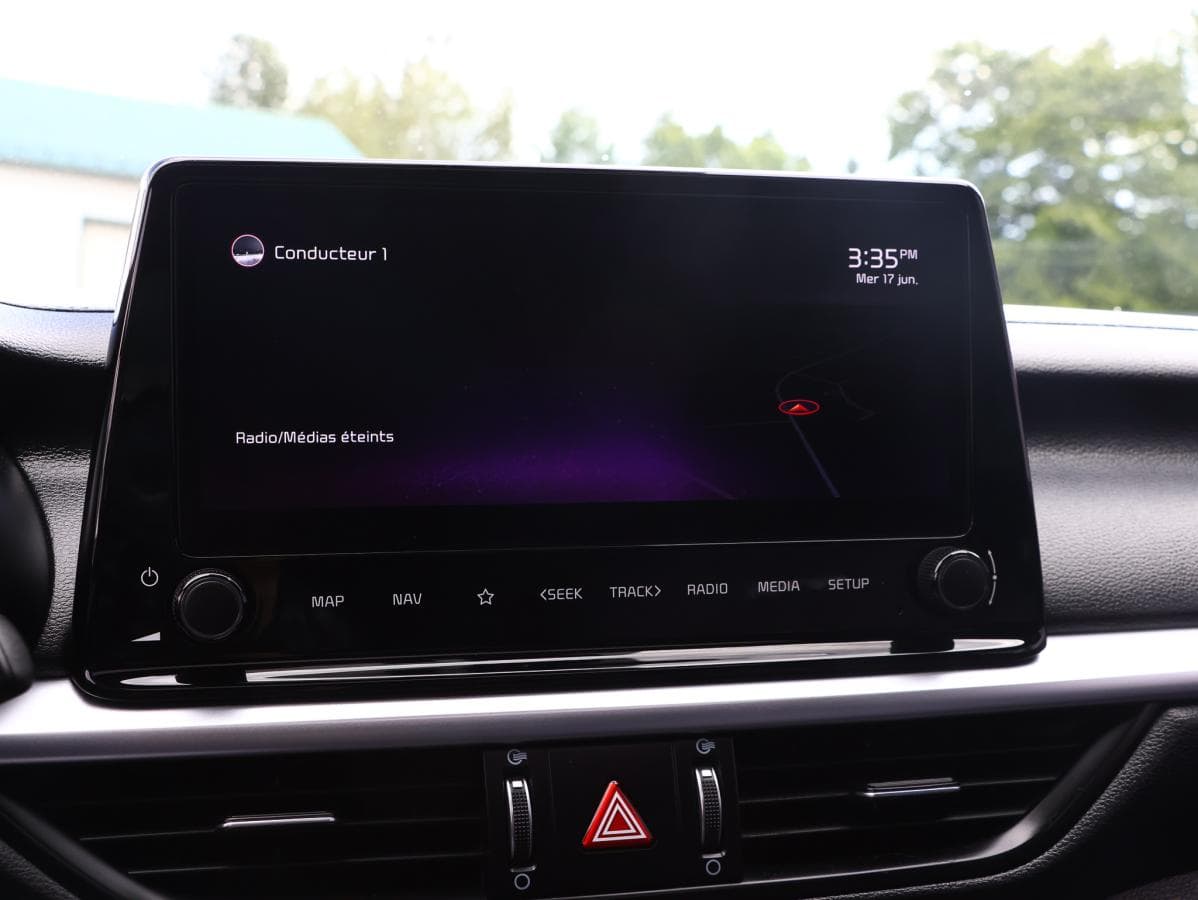 Kia Forte 2022 — photo 16