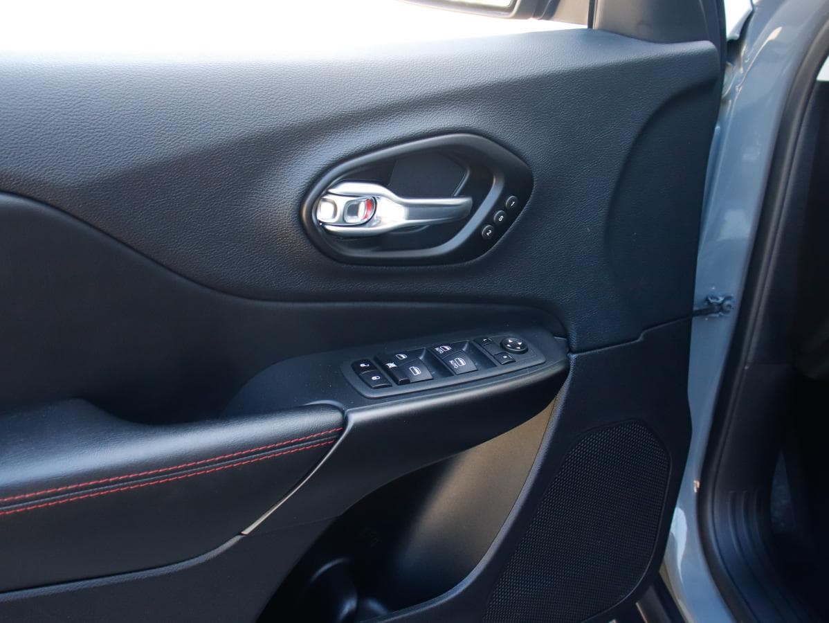 Jeep Cherokee 2022 — photo 11