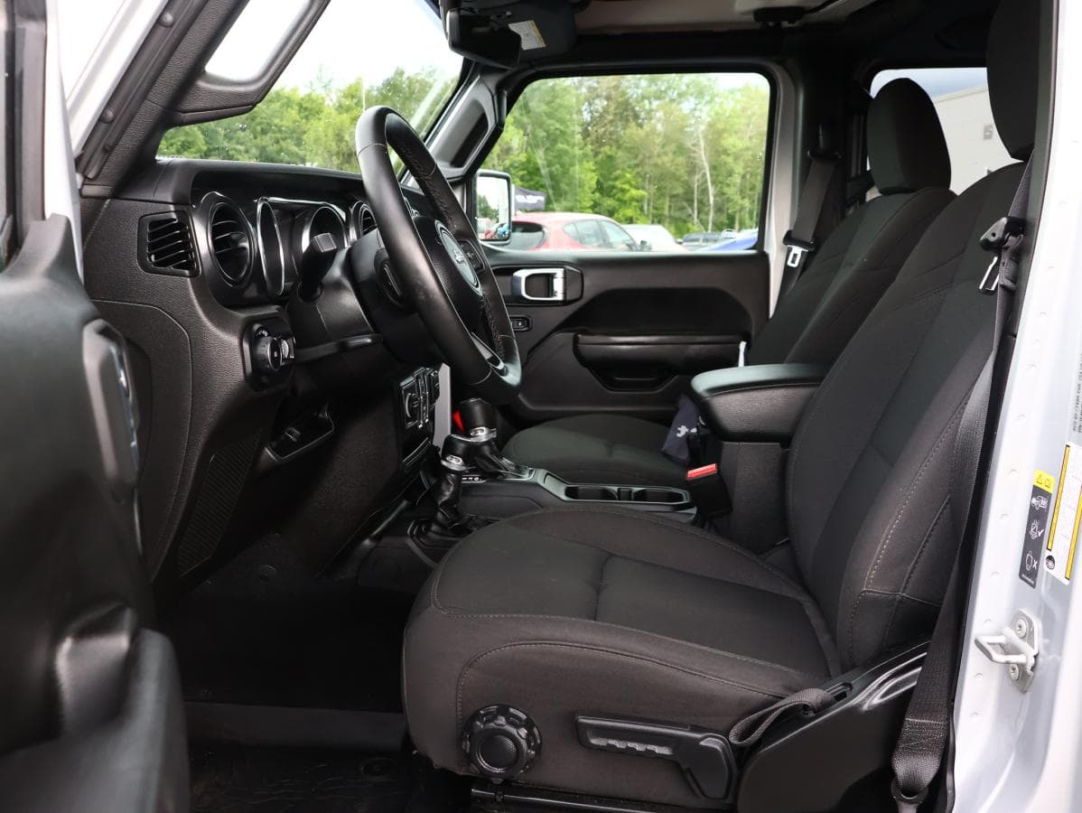 Jeep Wrangler 2023 — photo 11