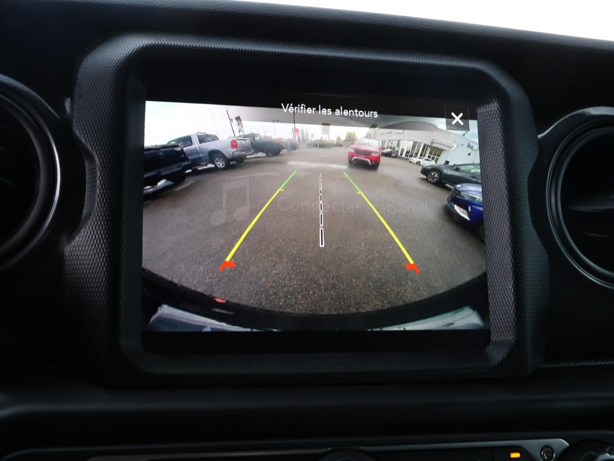 Jeep Wrangler 2023 — photo 18