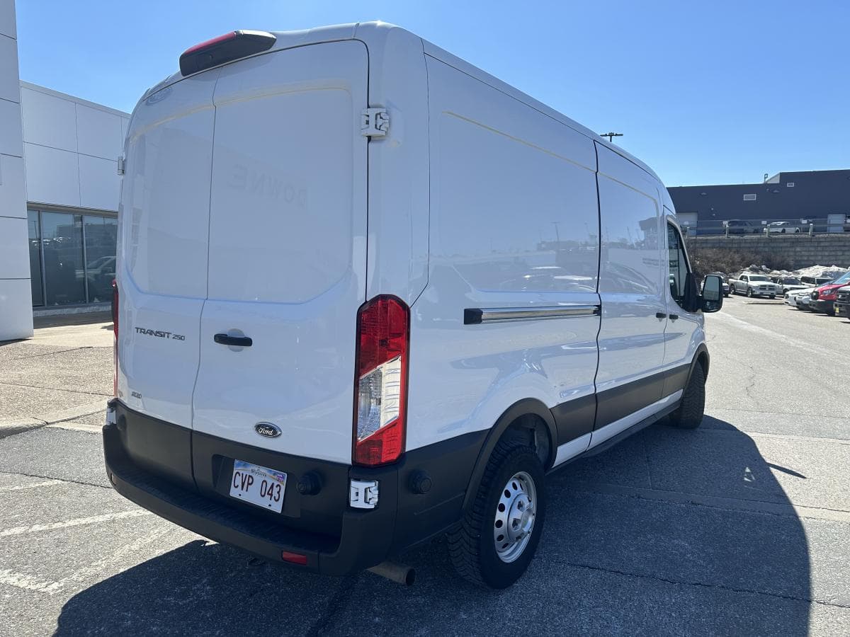 Ford Transit Cargo Van 2022 — photo 5