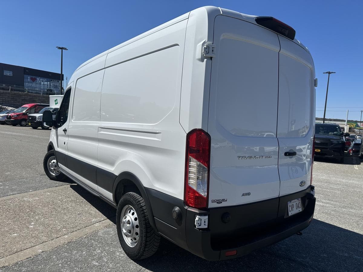 Ford Transit Cargo Van 2022 — photo 8