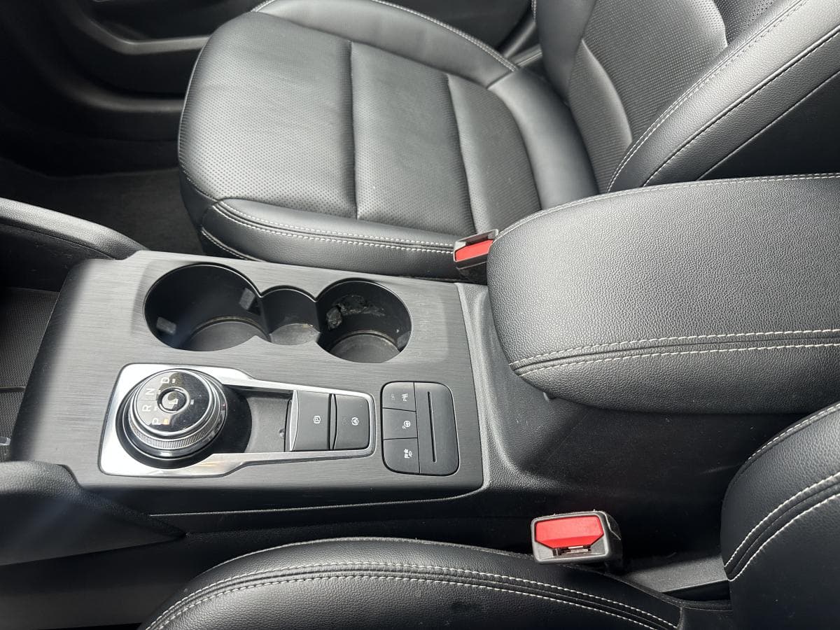 Ford Escape 2021 — photo 16