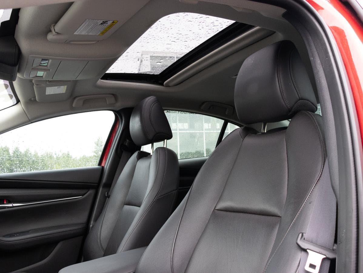 Mazda Mazda3 2019 — photo 13