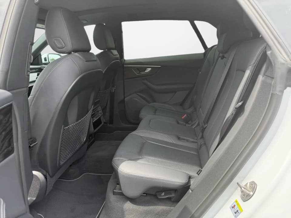 Audi Q8 2023 — photo 10