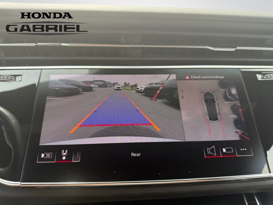 Audi Q8 2023 — photo 20