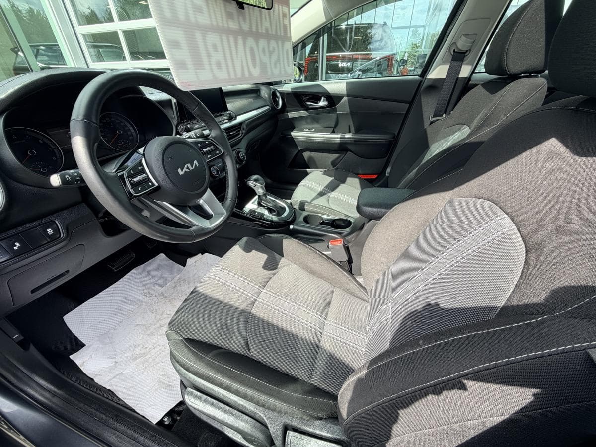 Kia Forte 2023 — photo 8