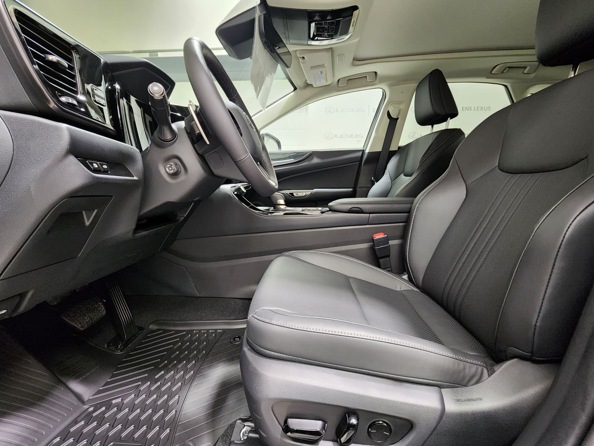 Lexus NX 350h 2025 — photo 12