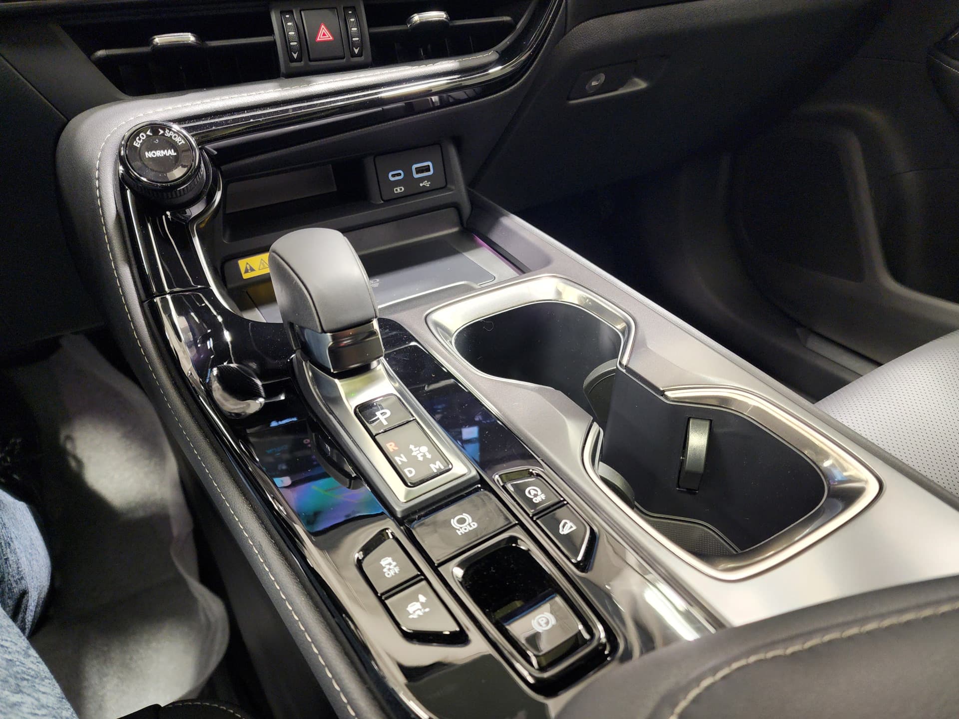 Lexus NX 350h 2025 — photo 16