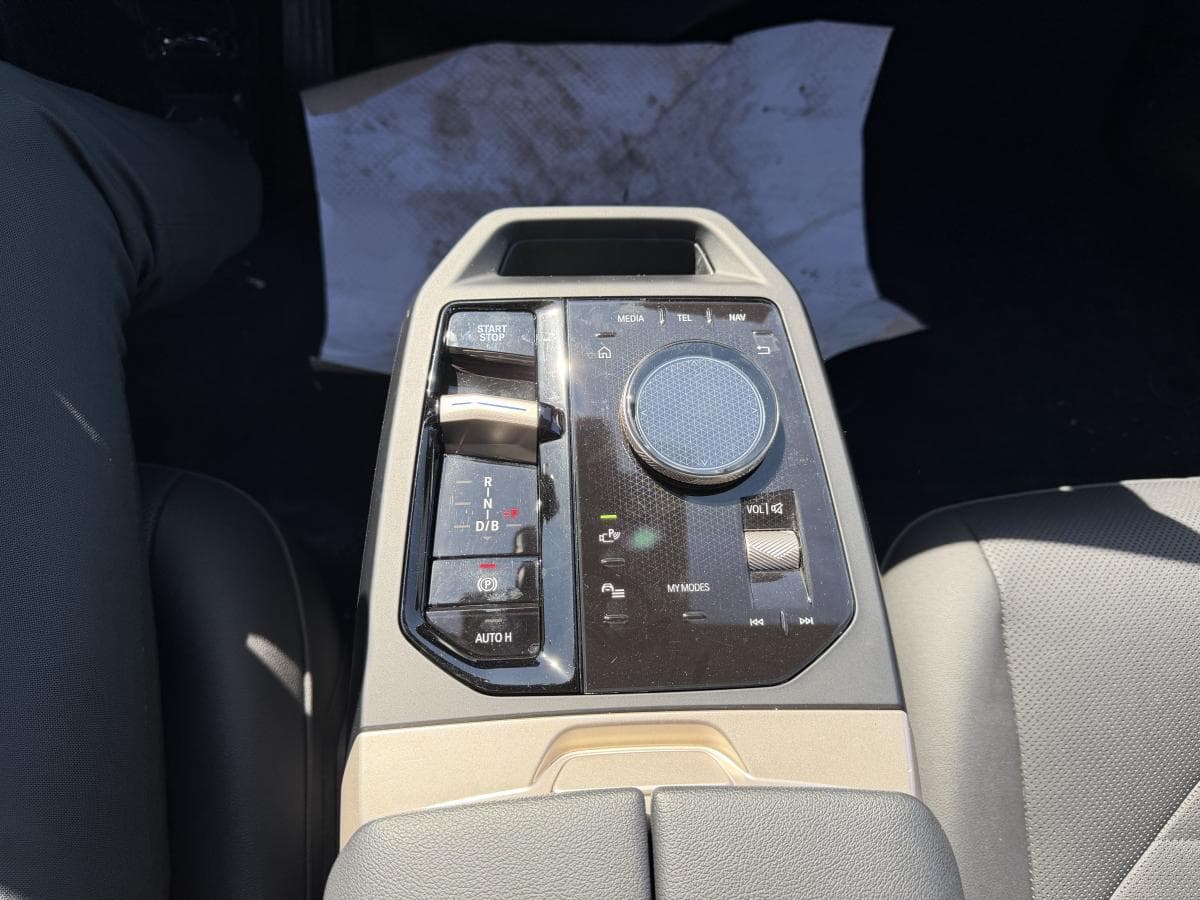 BMW iX 2024 — photo 18