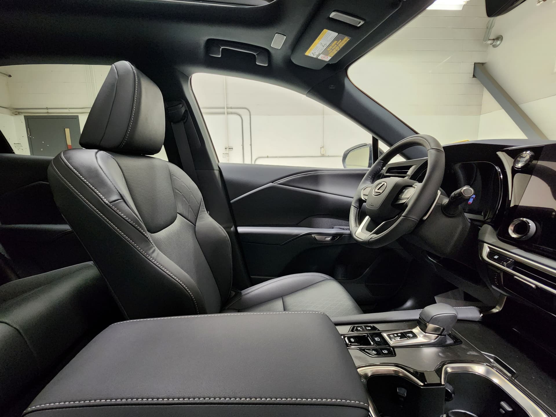 Lexus RX 350 Ultra Luxury 2024 — photo 17