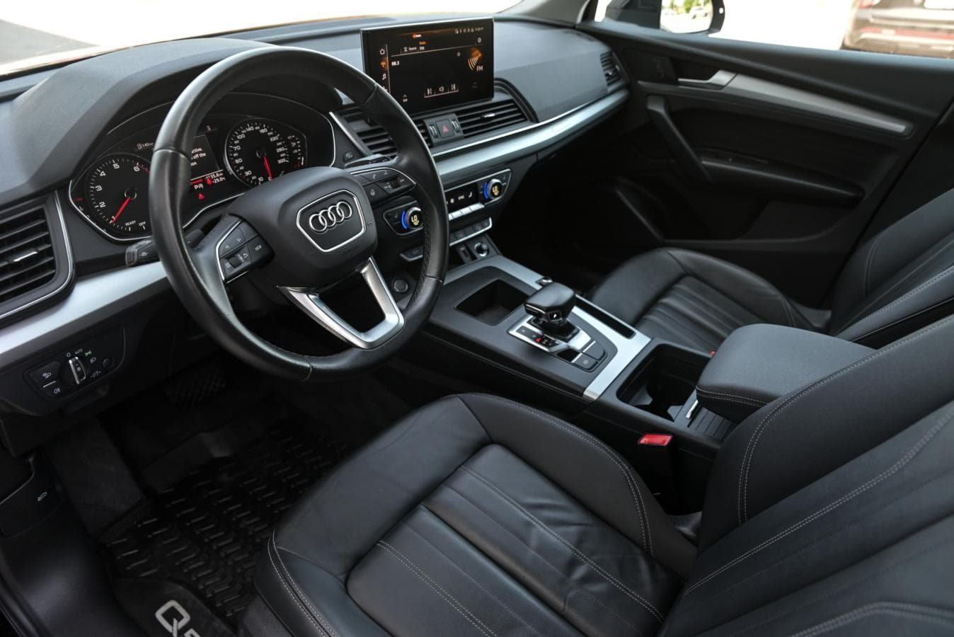 Audi Q5 2023 — photo 16