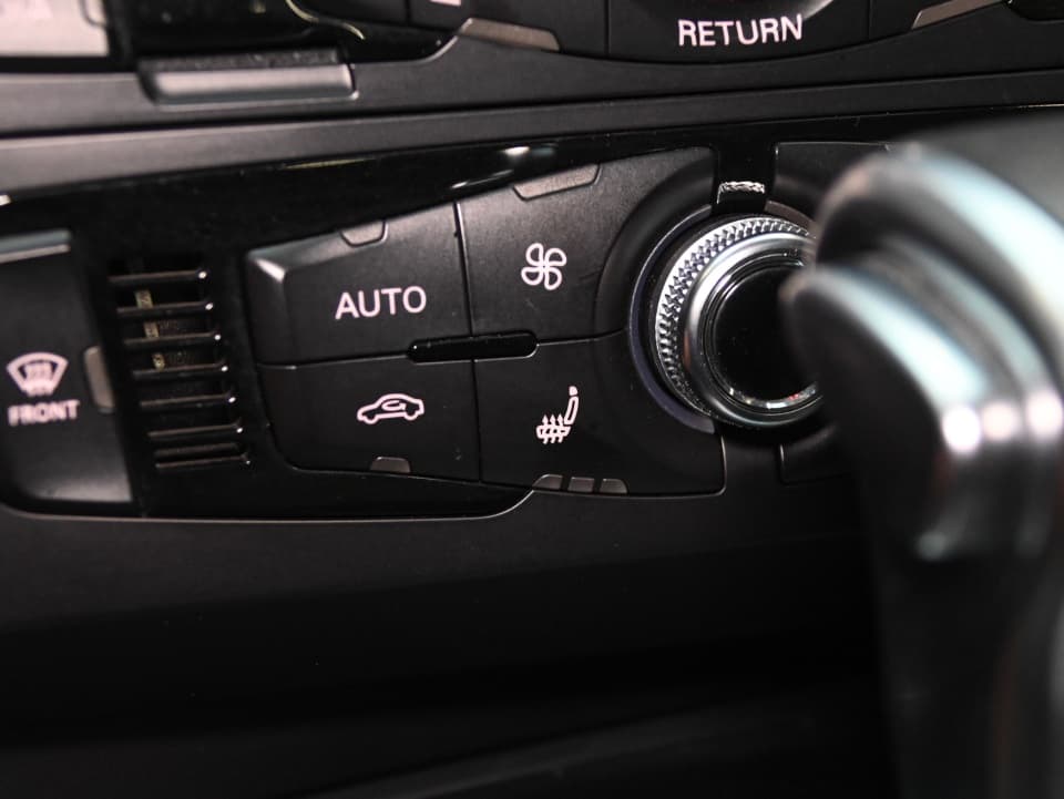 Audi A4 2014 — photo 16