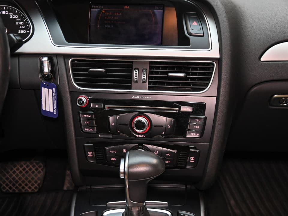 Audi A4 2014 — photo 18