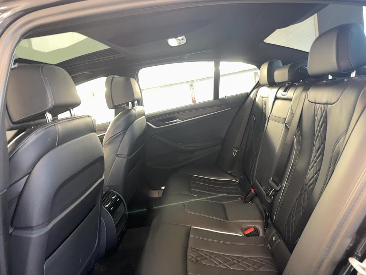 BMW 530i 2023 — photo 18