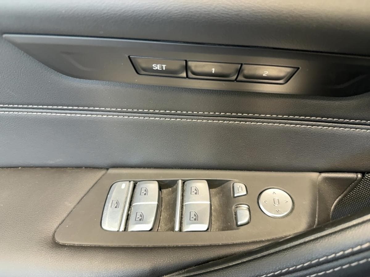 BMW 530i 2023 — photo 9