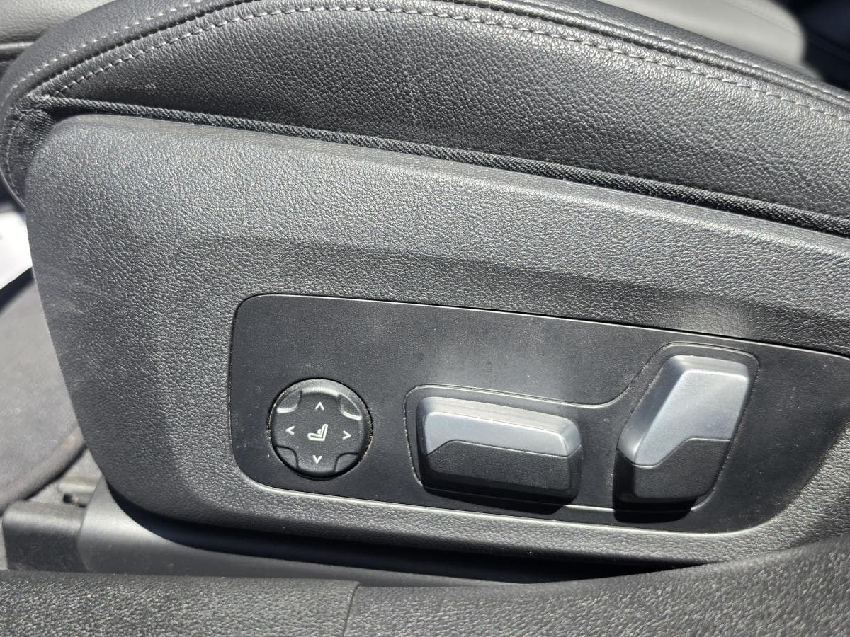 BMW 330e 2022 — photo 14