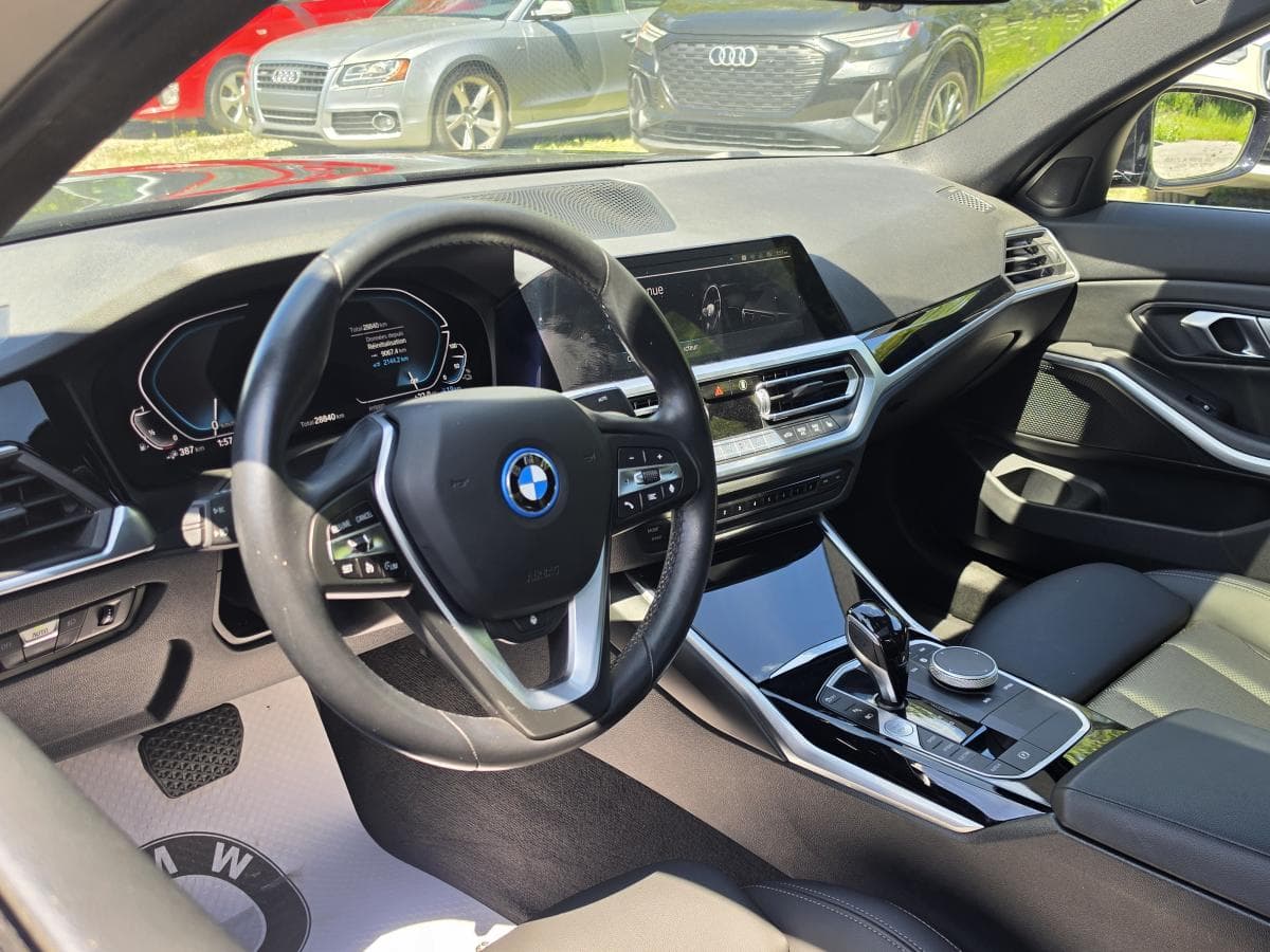 BMW 330e 2022 — photo 15