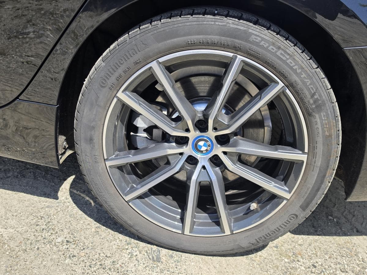 BMW 330e 2022 — photo 10