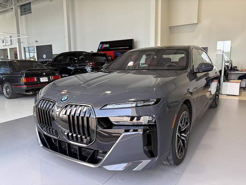 BMW 7 Series 2024 — photo 2