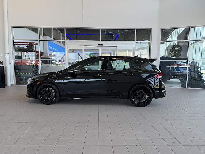 Volkswagen Golf R 2025 — photo 2