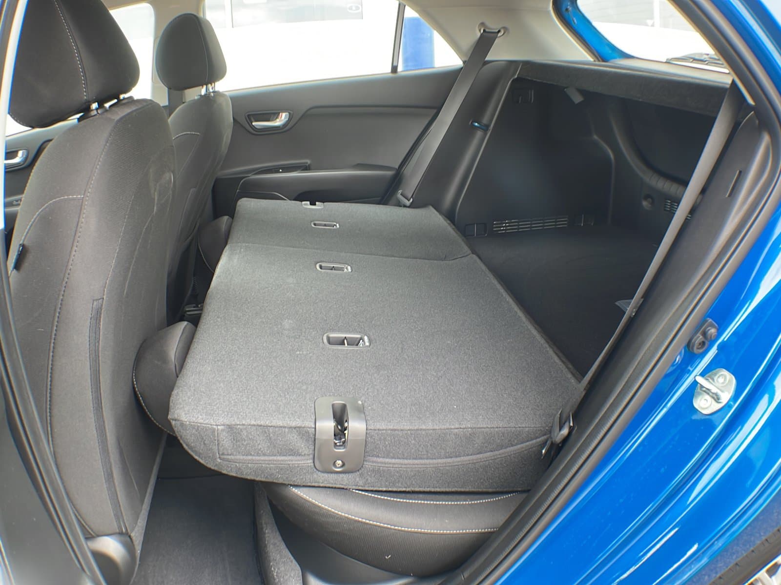 Kia Rio 5-door 2023 — photo 25