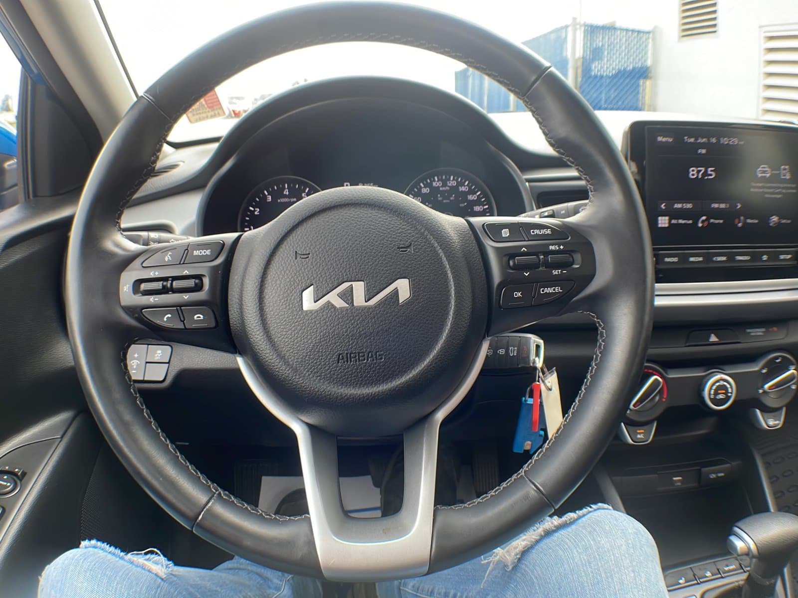 Kia Rio 5-door 2023 — photo 16