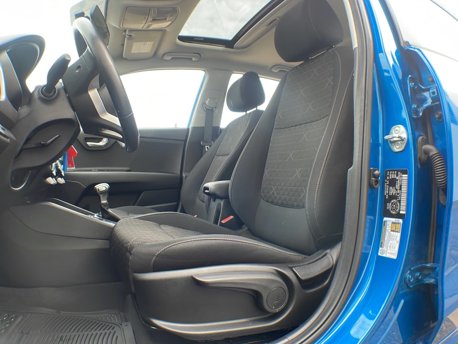 Kia Rio 5-door 2023 — photo 23