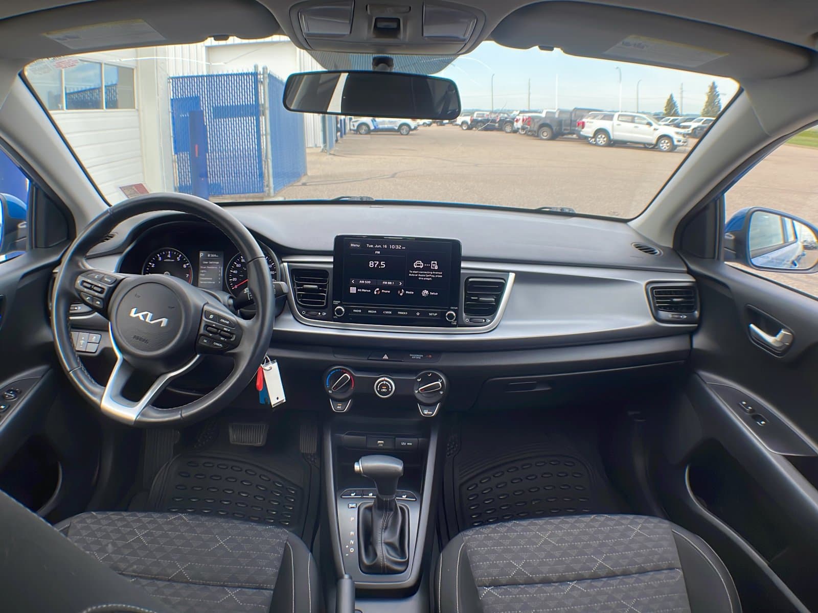 Kia Rio 5-door 2023 — photo 26