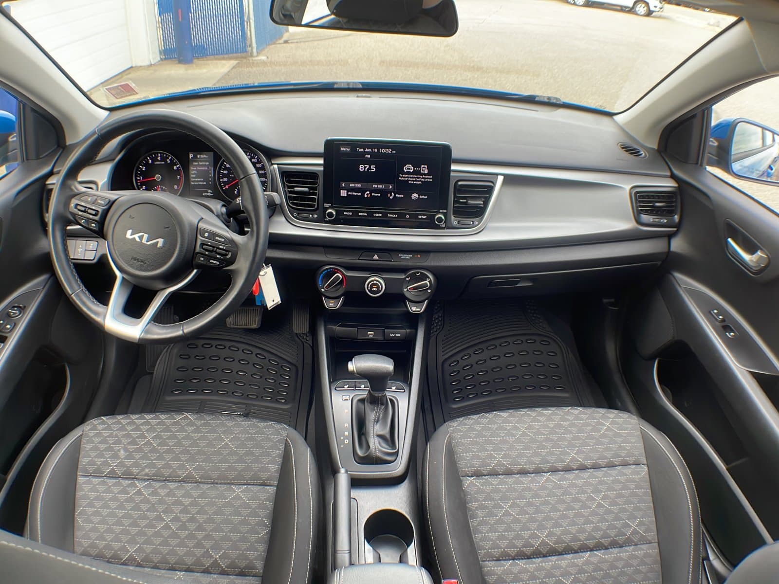Kia Rio 5-door 2023 — photo 21