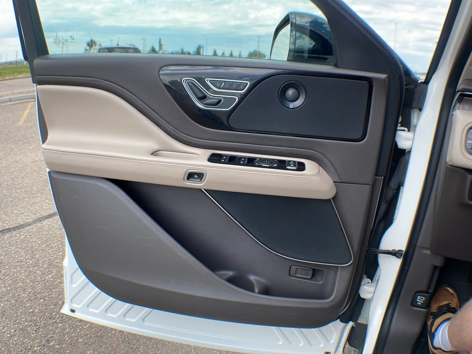 Lincoln Aviator 2022 — photo 19