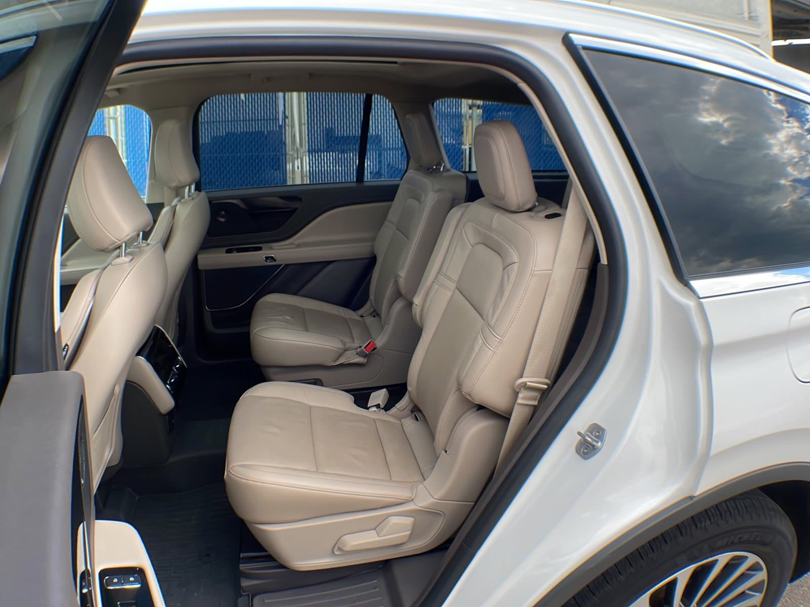 Lincoln Aviator 2022 — photo 24