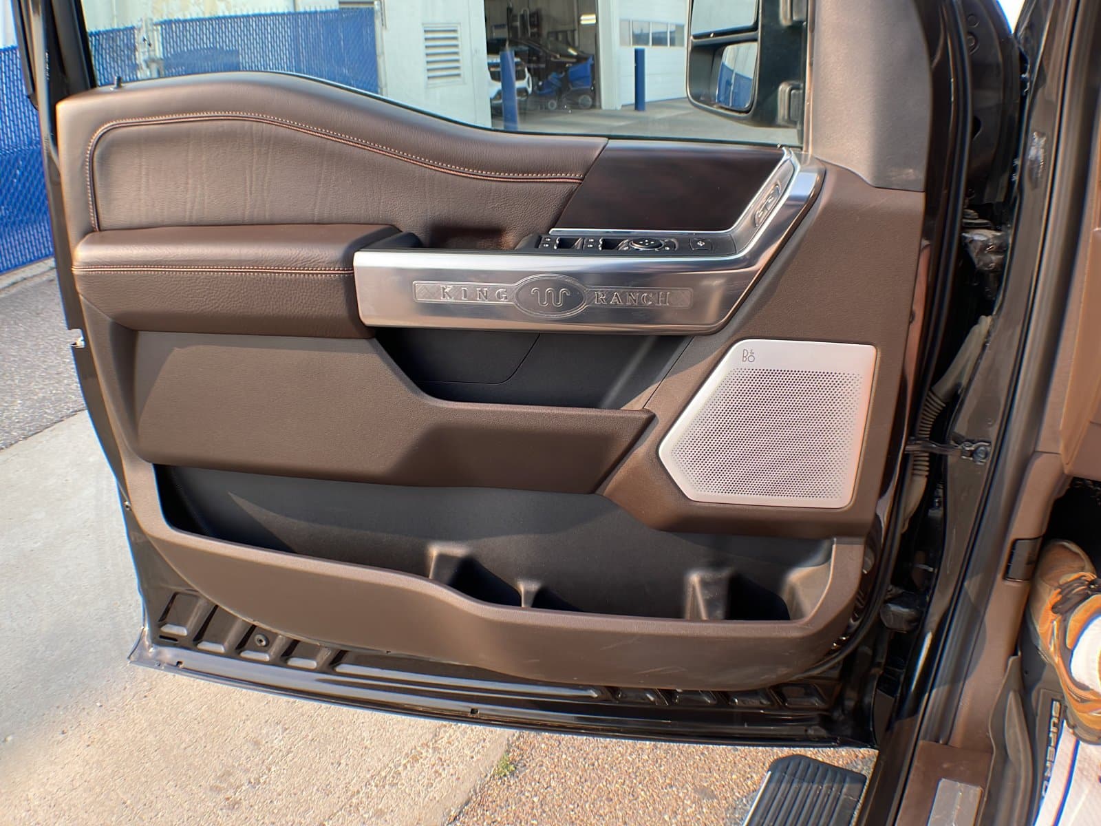 Ford Super Duty F-350 Dually 2025 — photo 19